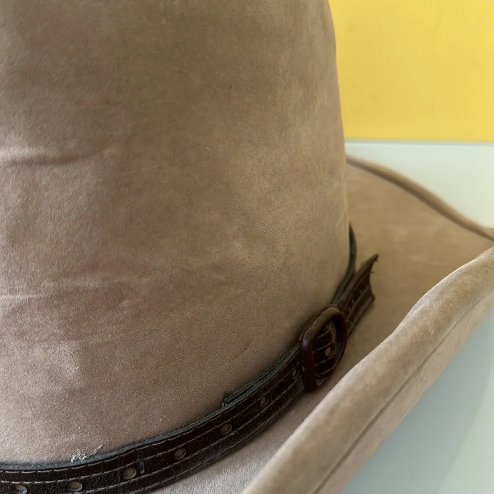 Bailey U-Rollit Brick Crown Western Cowboy Hat in Tan Velvet